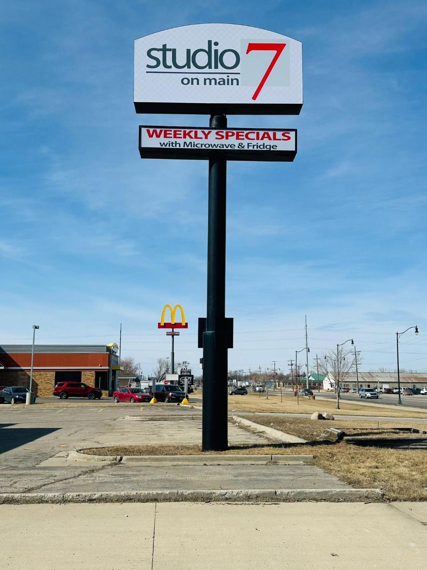 Studio 7 On Main West Fargo 外观 照片