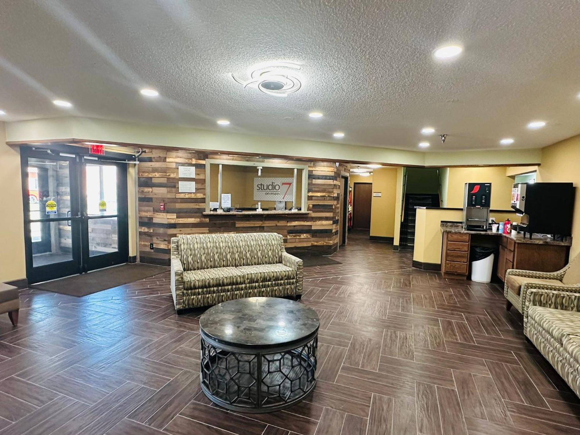 Studio 7 On Main West Fargo 外观 照片